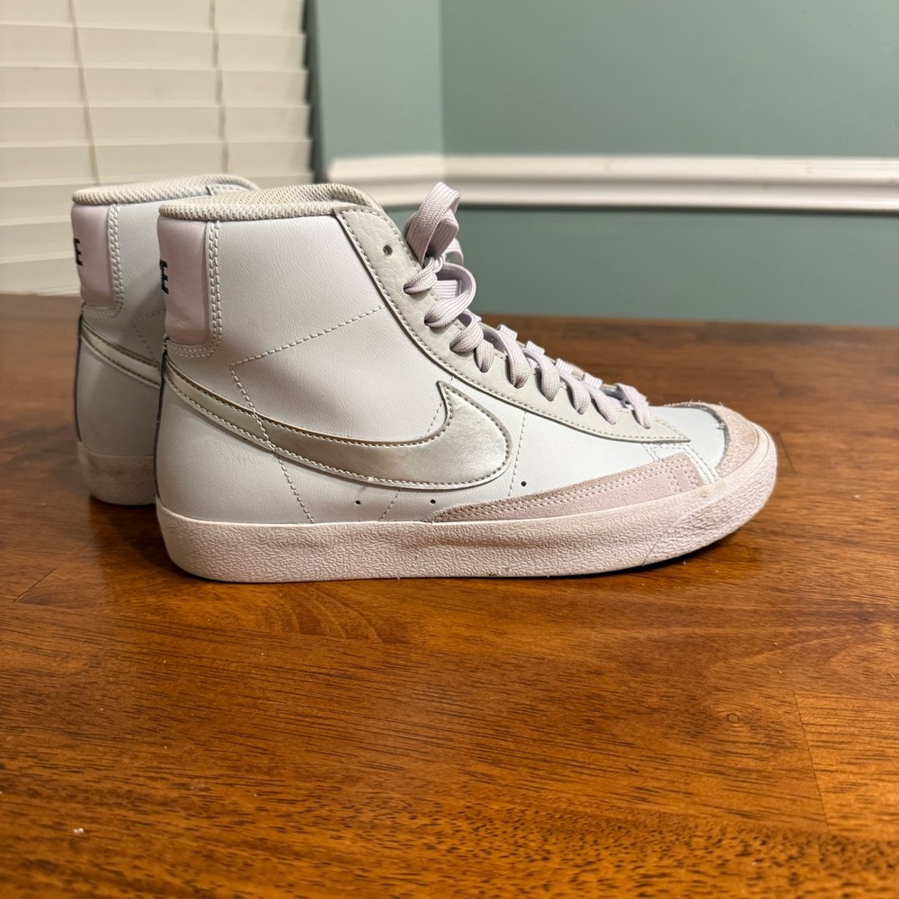 Nike Kids' Grade School Blazer Mid '77 light blue lavender silver metallic 6Y